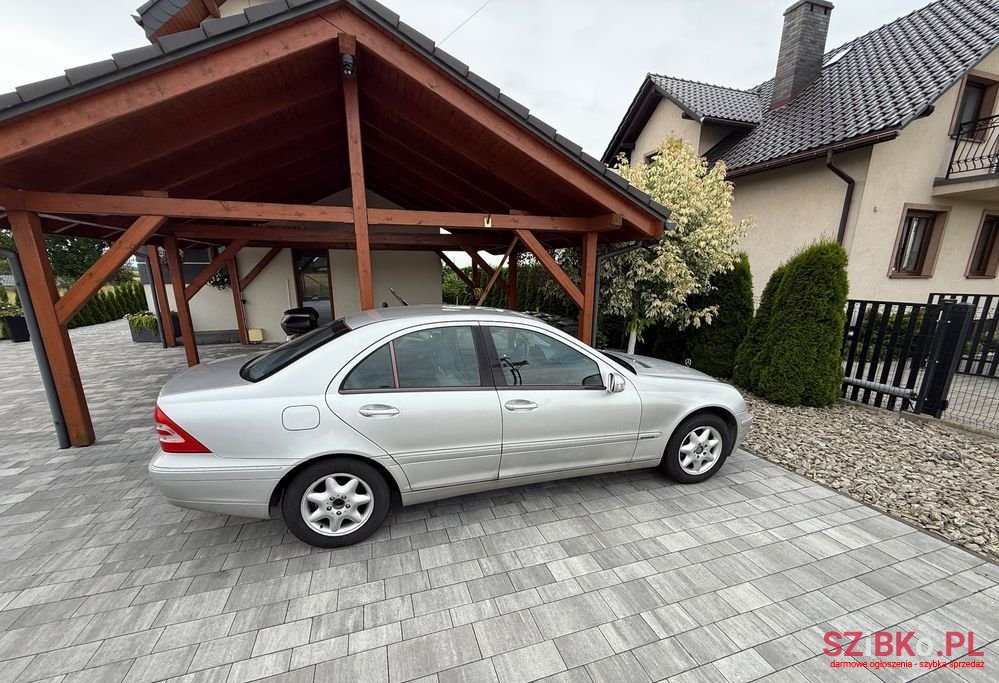2002' Mercedes-Benz C-Class photo #2