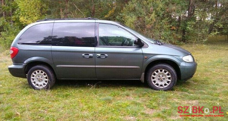 2001' Chrysler Voyager photo #1
