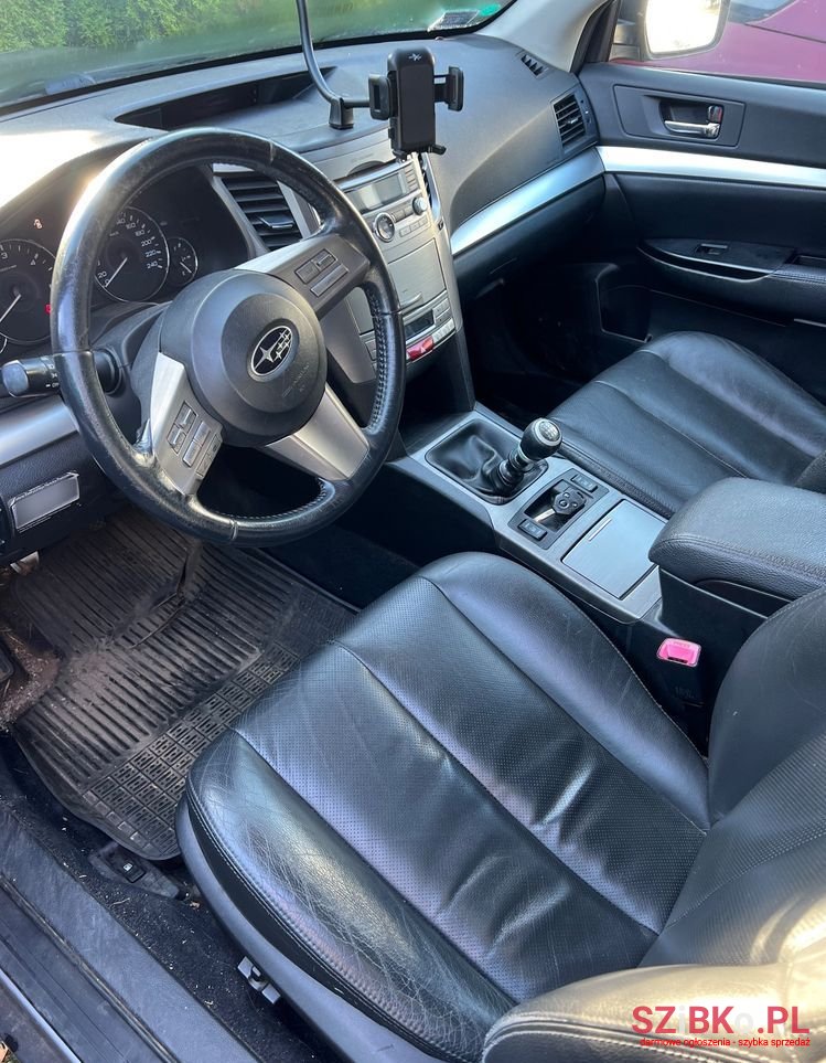 2011' Subaru Outback photo #1