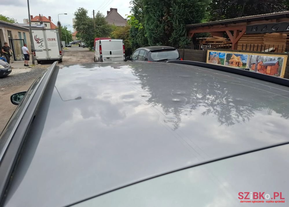 2010' BMW 3 Series 320I photo #4