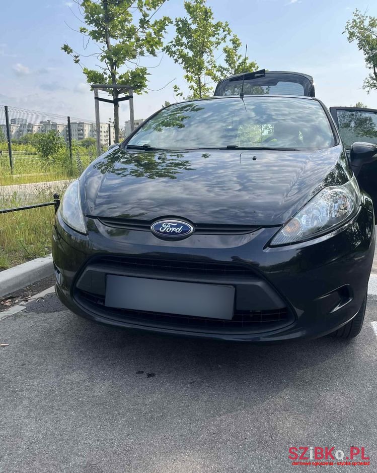 2010' Ford Fiesta photo #2