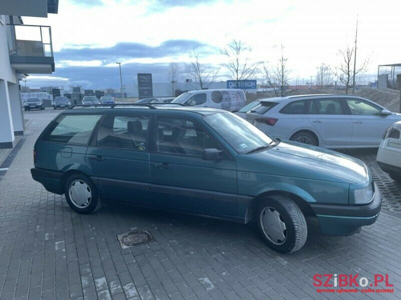 1990' Volkswagen Passat photo #1