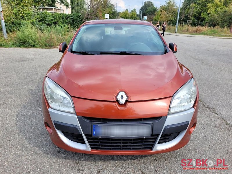 2010' Renault Megane photo #5