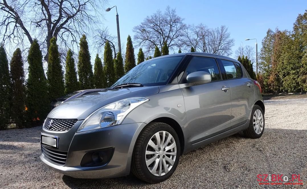 2010' Suzuki Swift photo #1