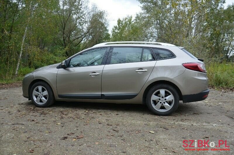2011' Renault Megane photo #5