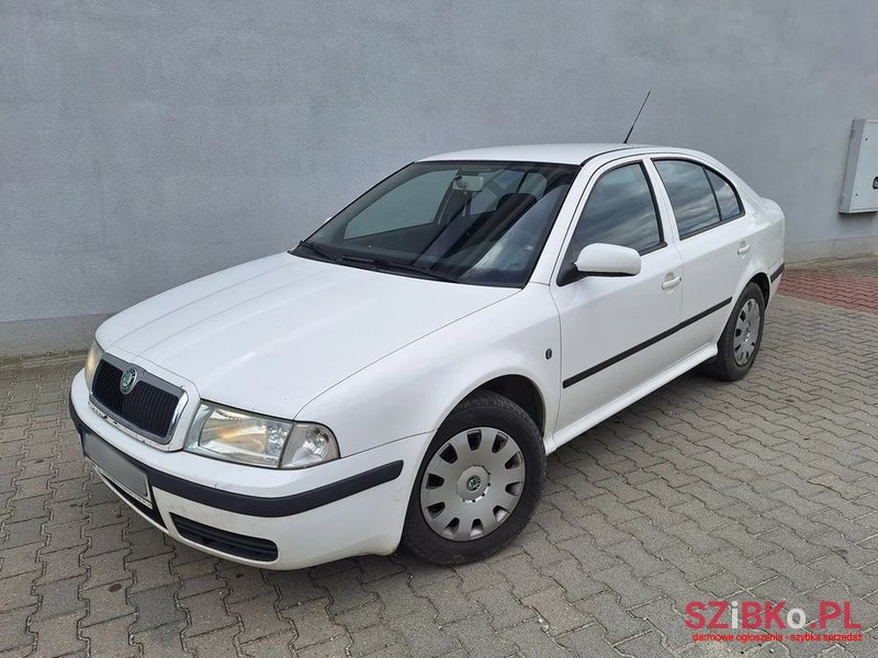 2009' Skoda Octavia 1.9 Tdi Tour Classic photo #4