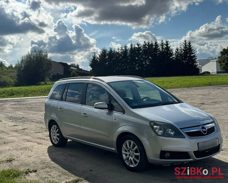 2005' Opel Zafira 1.8 16V Elegance photo #1