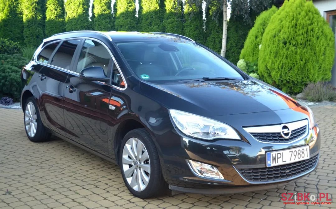 2013' Opel Astra photo #5