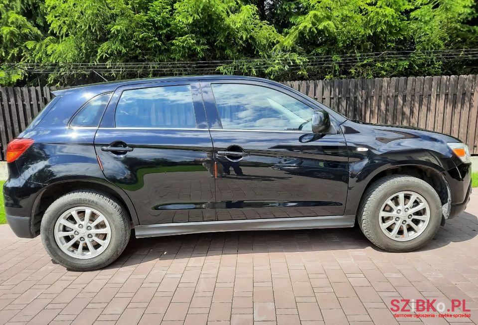 2011' Mitsubishi ASX photo #4