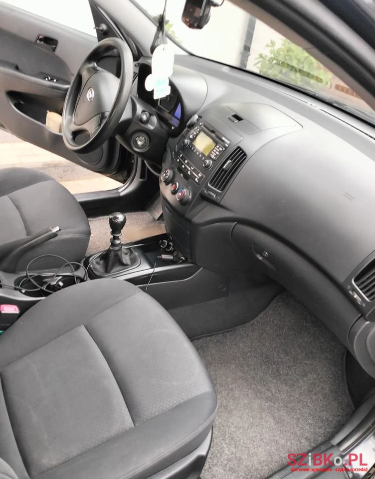 2009' Hyundai i30 1.6 Crdi Base photo #4