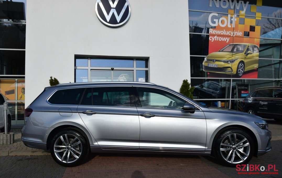 2023' Volkswagen Passat photo #2