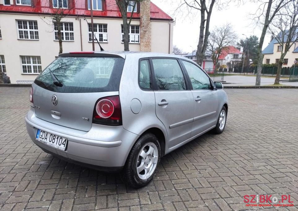 2005' Volkswagen Polo photo #5