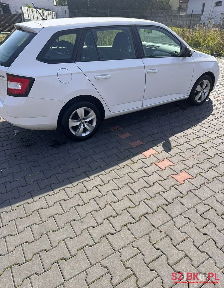 2017' Skoda Fabia 1.4 Tdi Ambition photo #2
