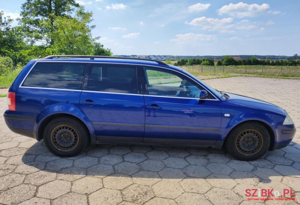 2001' Volkswagen Passat photo #4