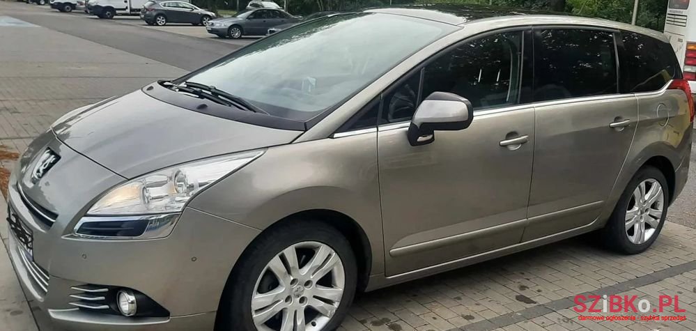 2010' Peugeot 5008 photo #6