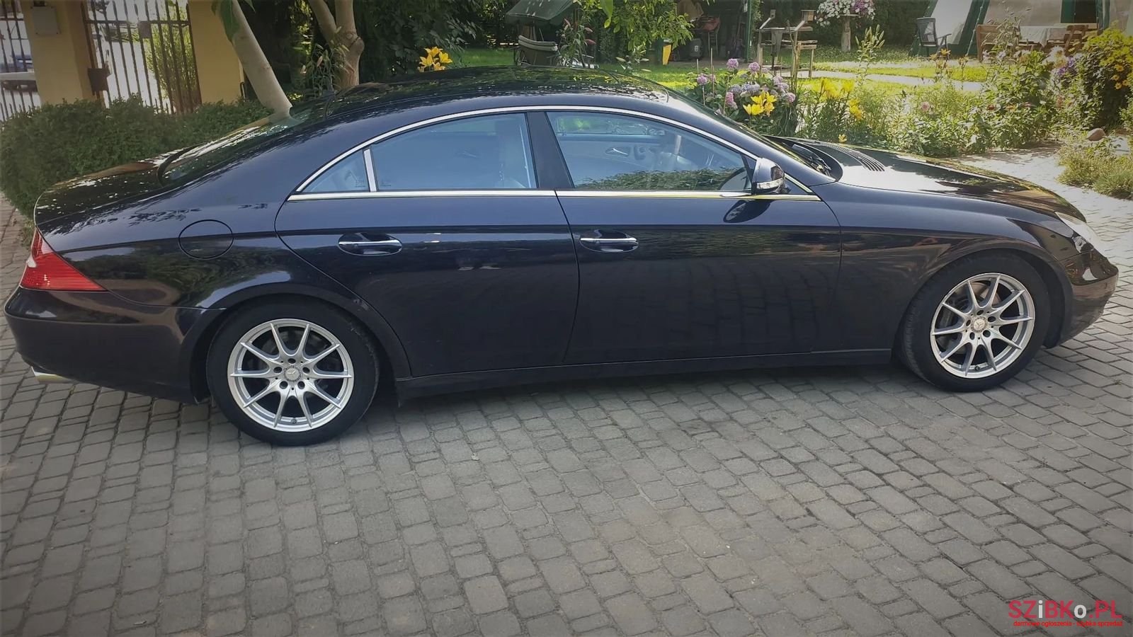 2004' Mercedes-Benz CLS photo #2