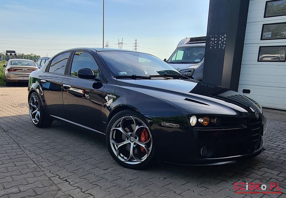 2006' Alfa Romeo 159 photo #1