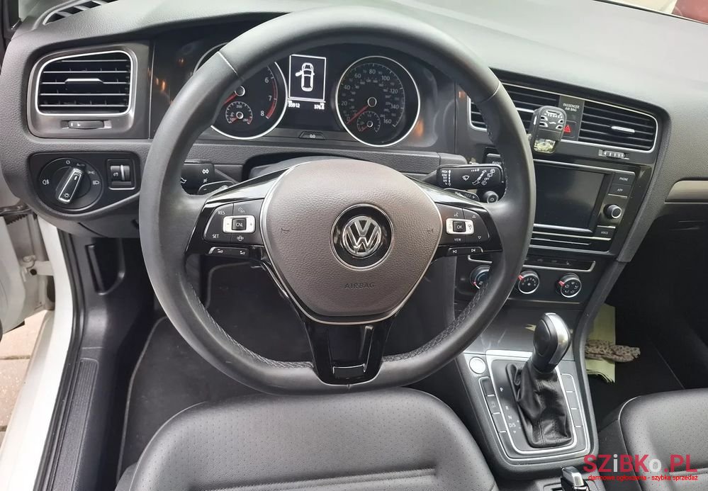 2021' Volkswagen Golf photo #5