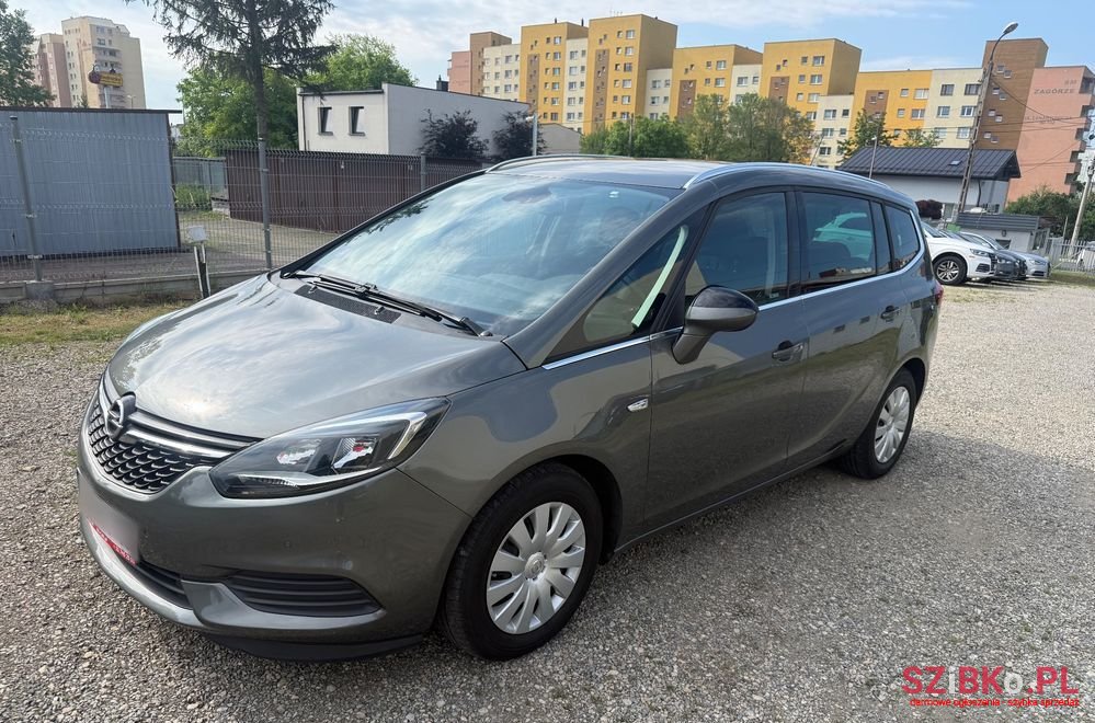 2017' Opel Zafira photo #1