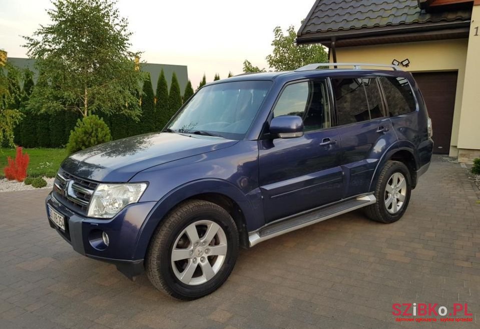 2007' Mitsubishi Pajero photo #2