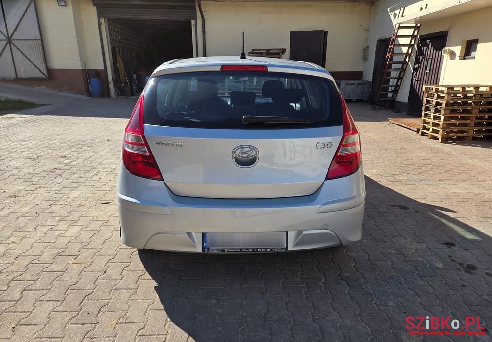 2011' Hyundai i30 1.4 Base photo #6