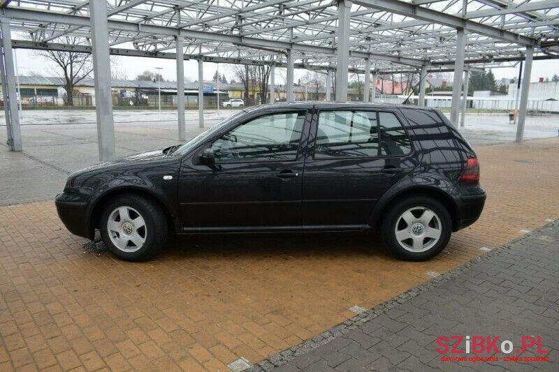2002' Volkswagen Golf photo #5