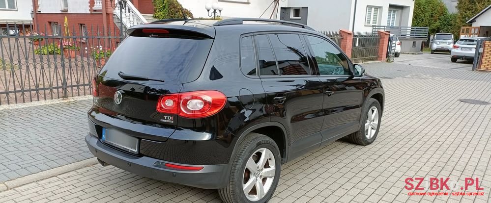 2011' Volkswagen Tiguan photo #3