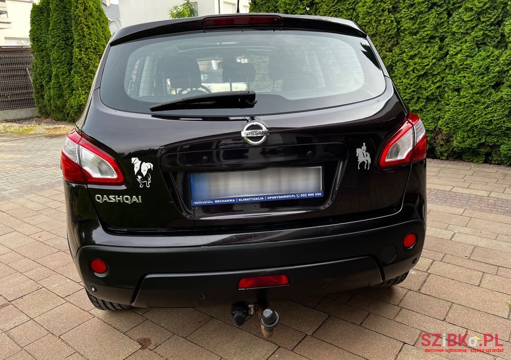 2010' Nissan Qashqai 2.0 4X4 Tekna photo #3