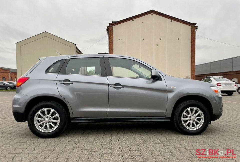 2011' Mitsubishi ASX photo #4