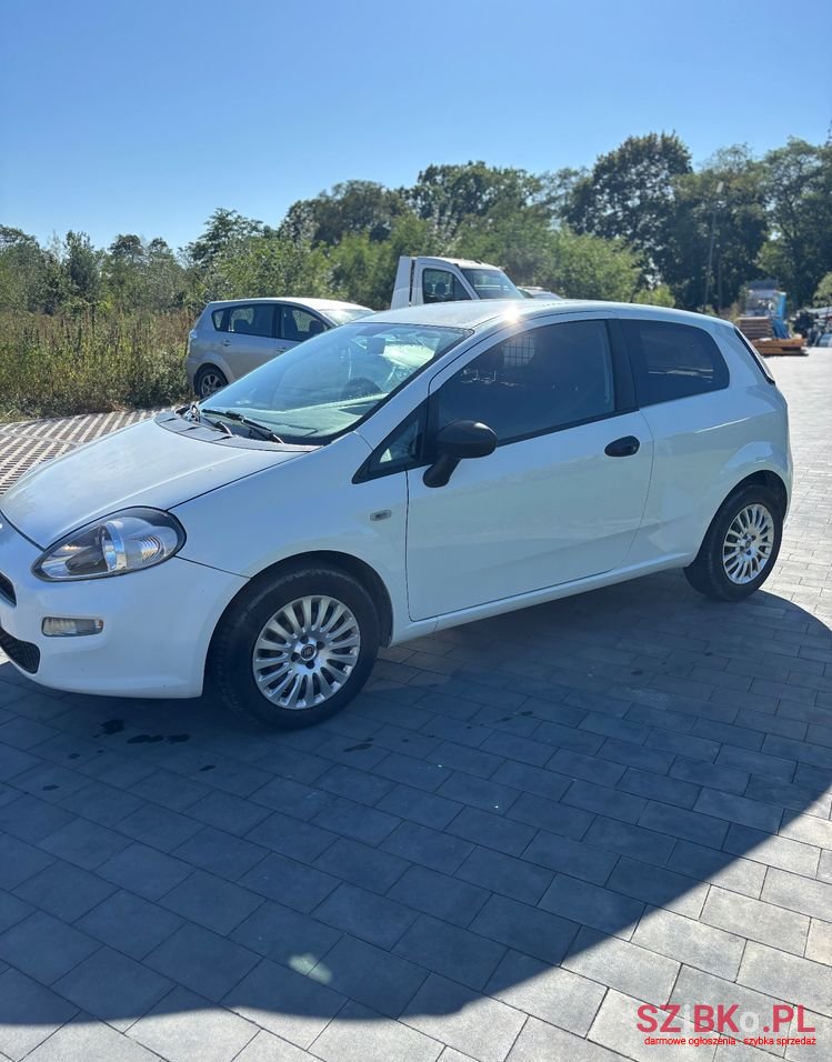 2013' Fiat Punto 1.4 Easy S&S photo #4