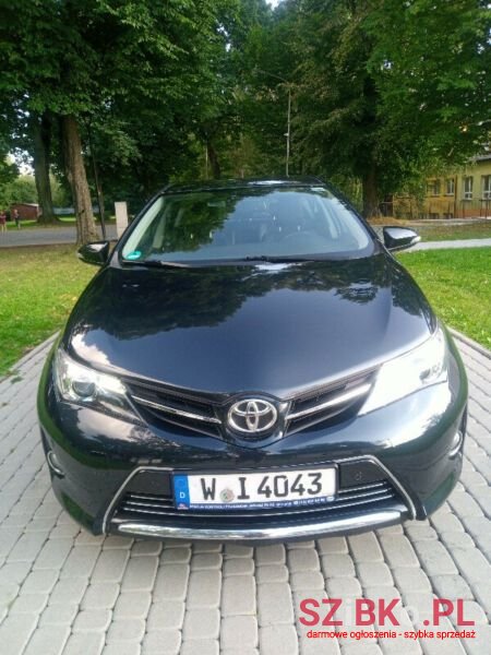 2013' Toyota Auris photo #3