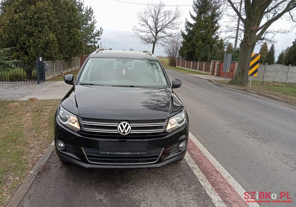 2011' Volkswagen Tiguan photo #2
