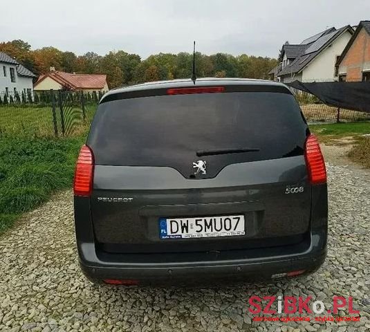 2012' Peugeot 5008 photo #5