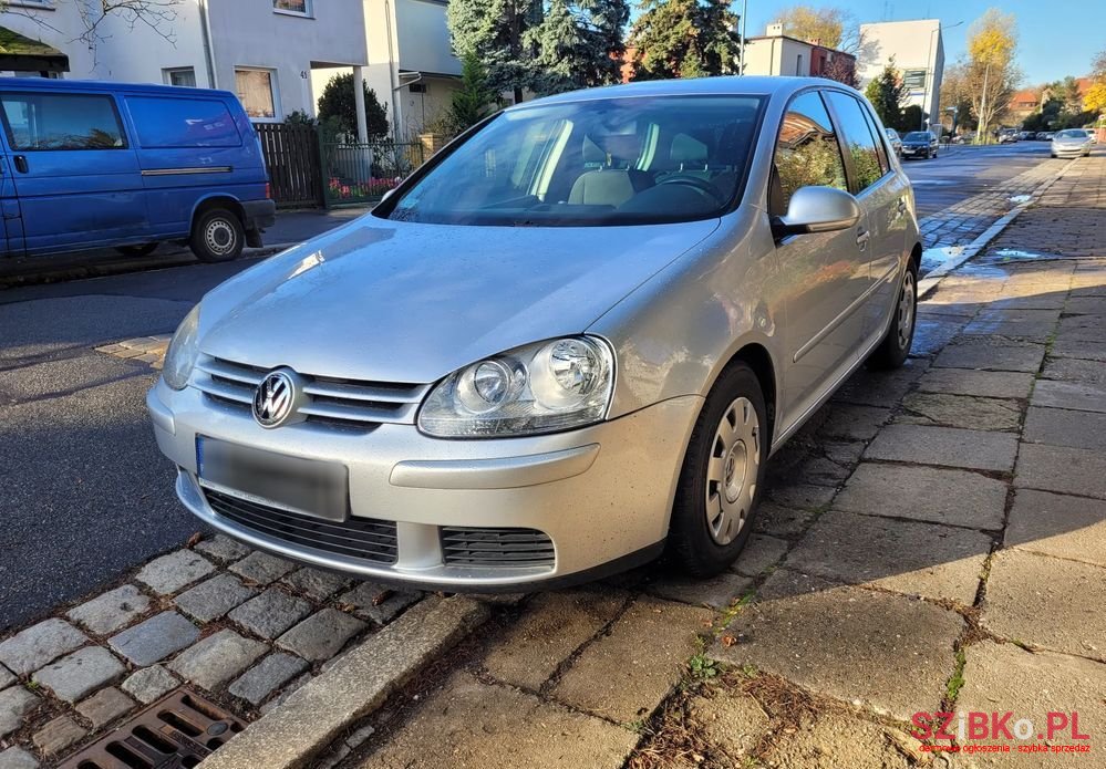 2004' Volkswagen Golf photo #1