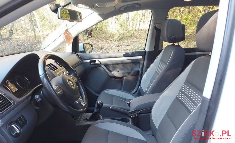 2013' Volkswagen Touran photo #3