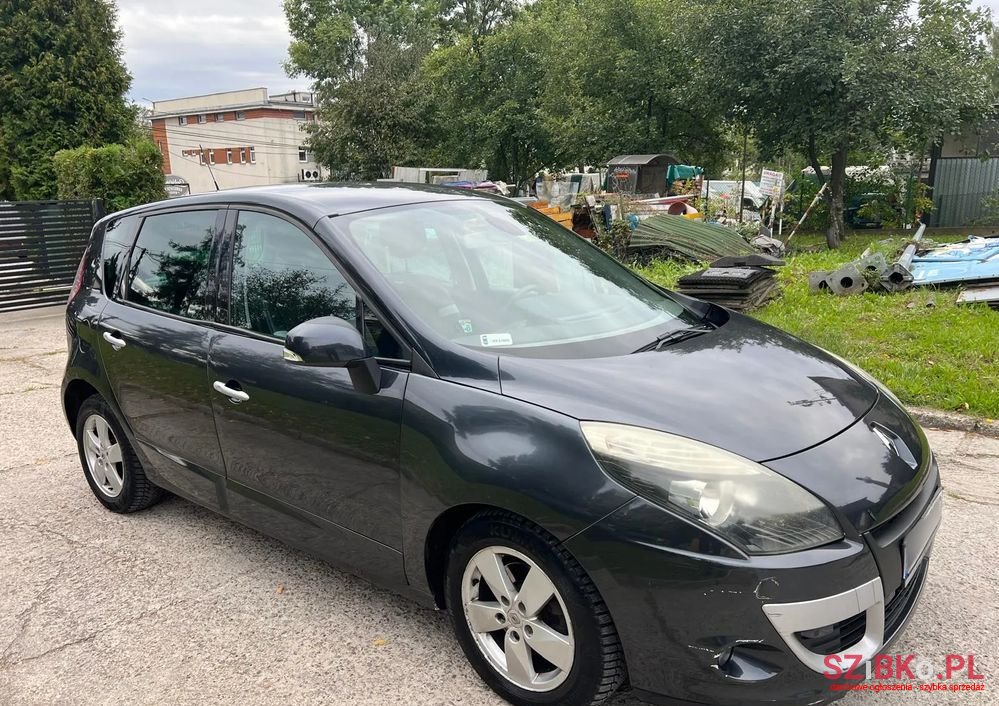 2011' Renault Scenic 1.5 Dci Intens Edc photo #2