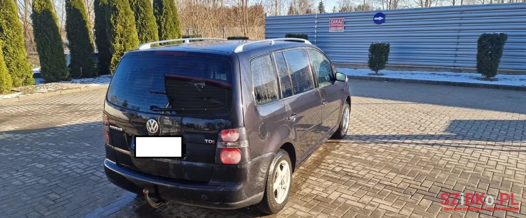 2004' Volkswagen Touran photo #1