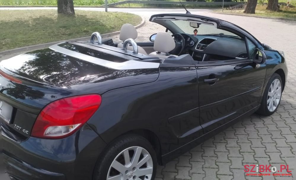 2009' Peugeot 207 1.6 Hdi Premium photo #2