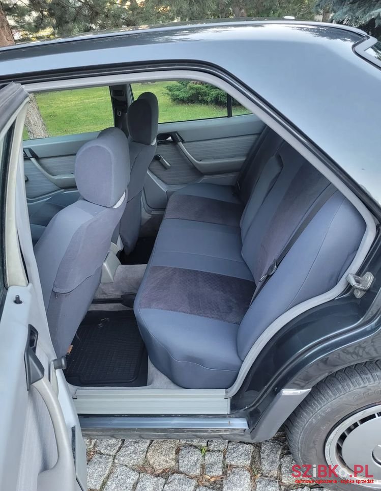 1989' Mercedes-Benz W124 photo #6