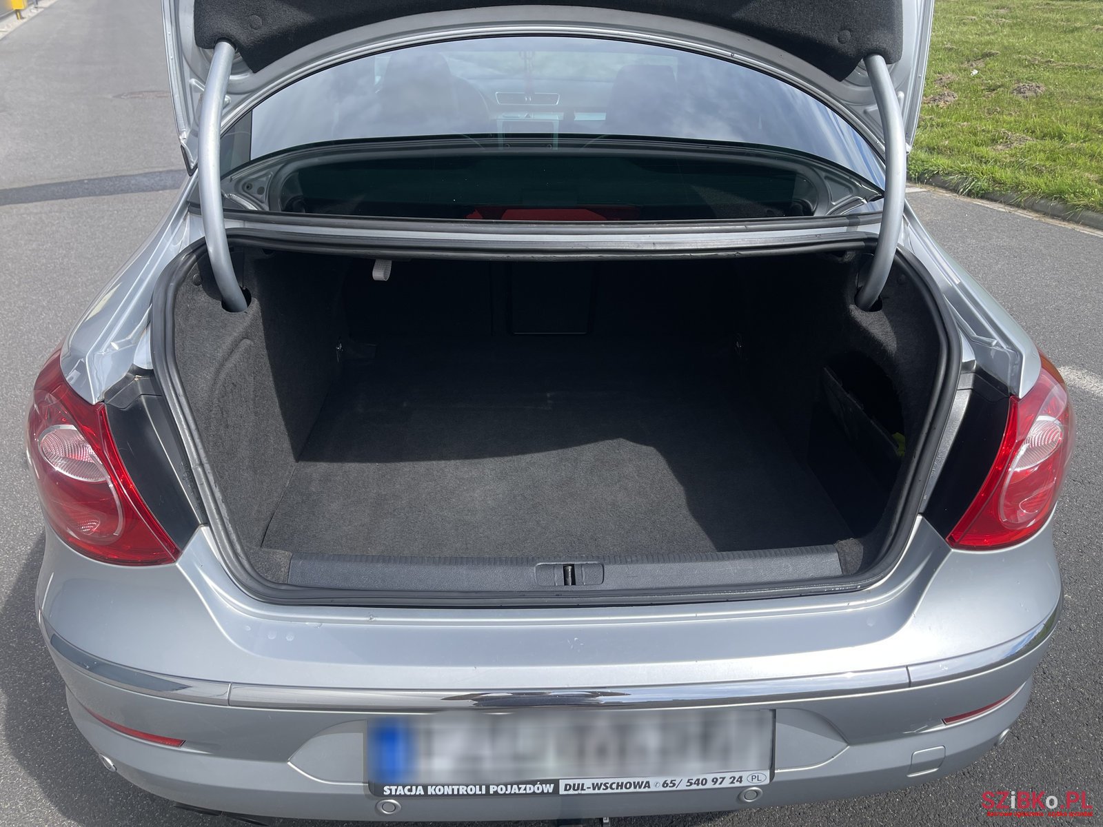 2008' Volkswagen Passat CC photo #6