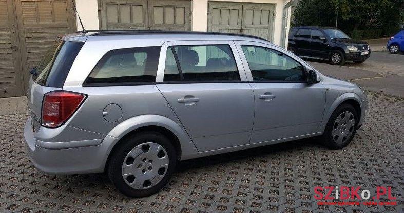 2011' Opel Astra photo #1