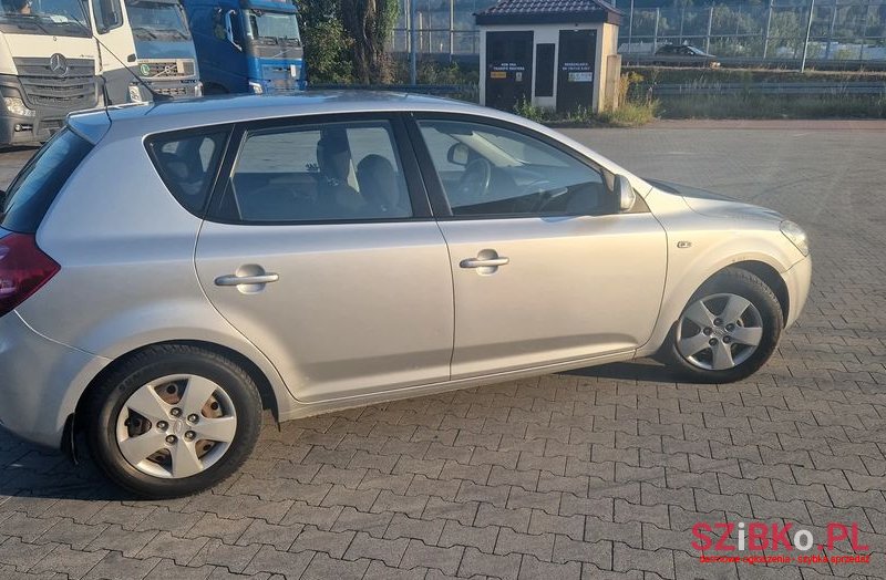 2008' Kia Ceed photo #2