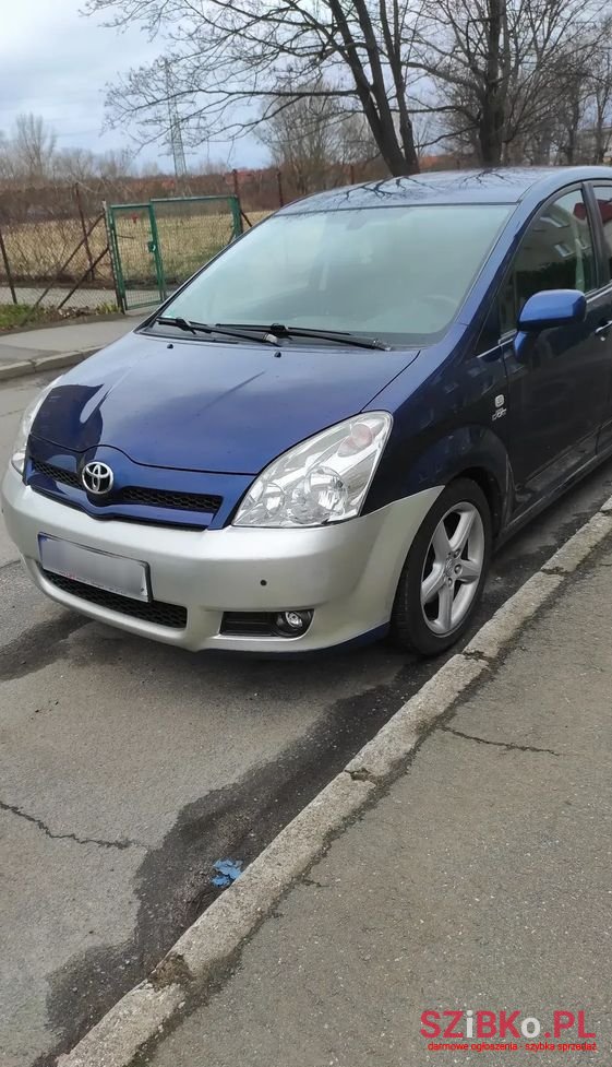 2006' Toyota Corolla Verso photo #1