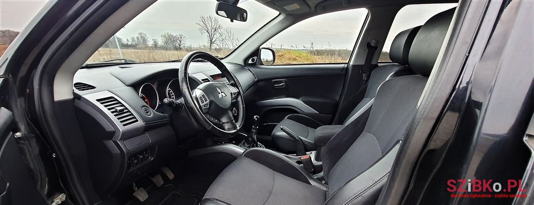 2010' Mitsubishi Outlander photo #6