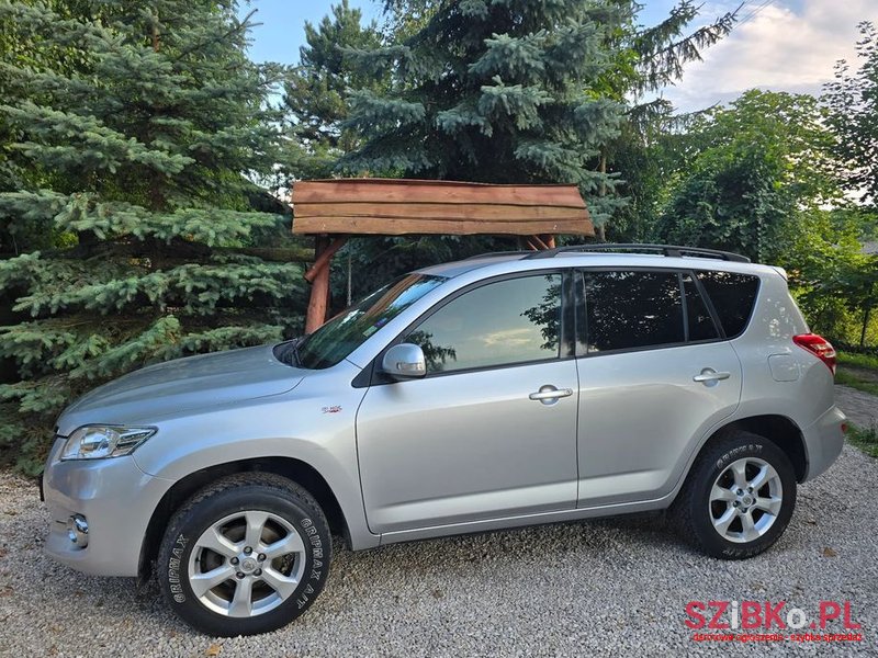 2011' Toyota RAV4 2.2 D-4D 4X4 Life photo #2