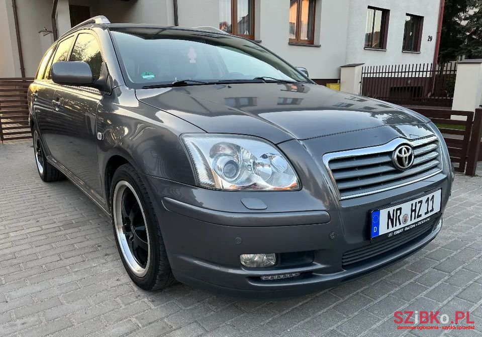 2004' Toyota Avensis photo #3