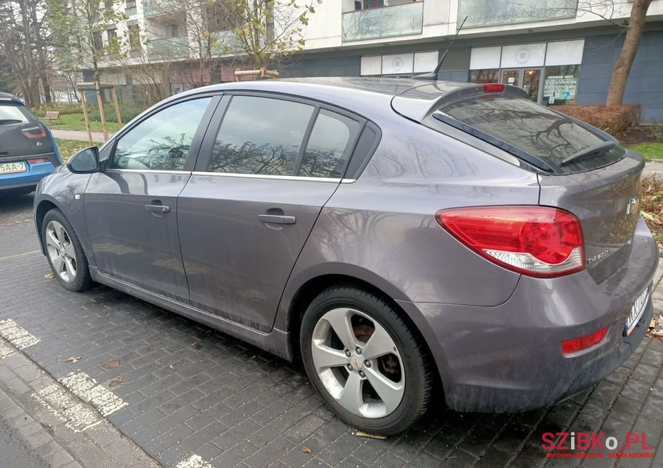 2011' Chevrolet Cruze photo #3