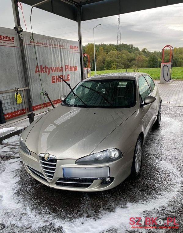 2006' Alfa Romeo 147 photo #1