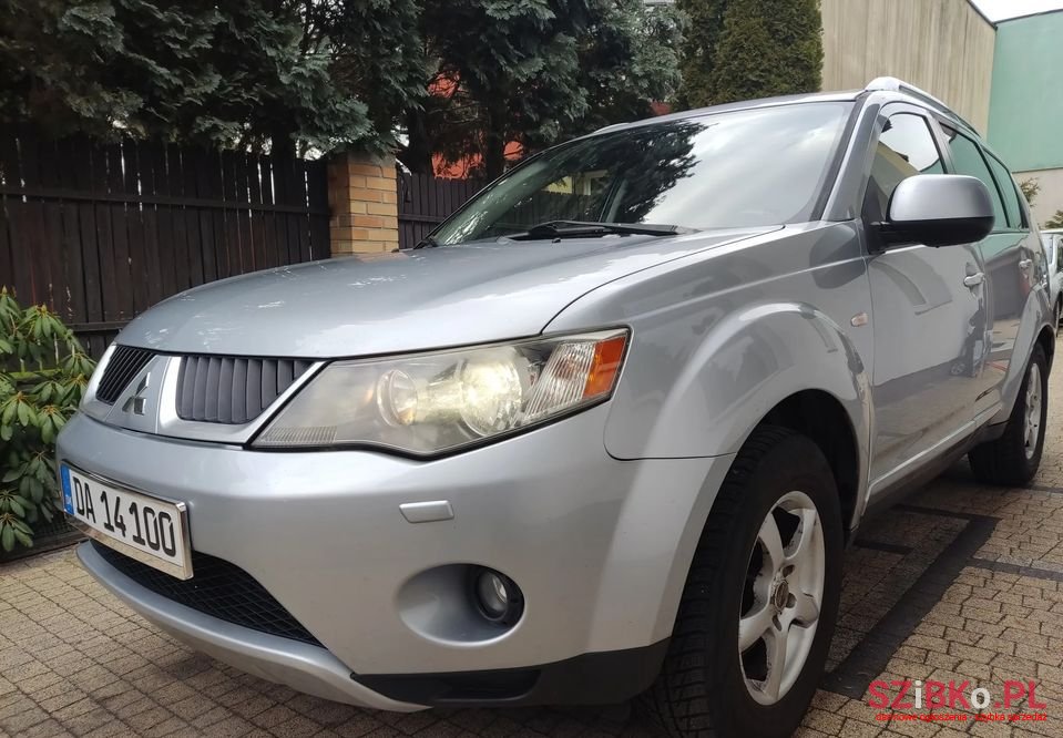 2007' Mitsubishi Outlander photo #1