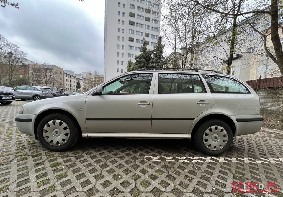 2005' Skoda Octavia photo #2